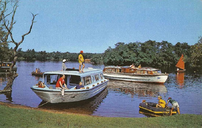 1970's postcard of Salhouse Broad